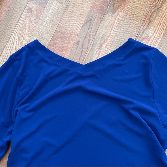 uniqlo blue flare top 3/4 sleeves - Picture 3 of 3